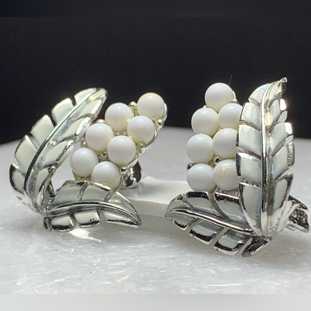Coro Vintage White Bead Leaf Clip On Earrings Silver Tone Mid Century